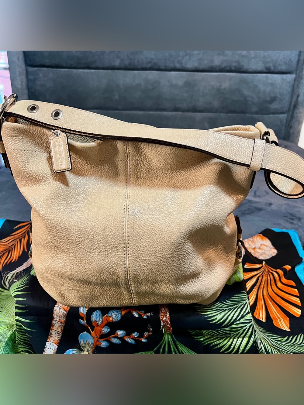 Coach Y2K Beige Pebbledâ Leather Soho Duffel Convertible Shoulder Bag F15064 - Picture 1 of 13